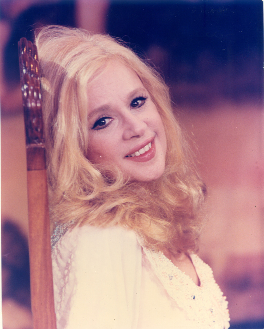 Αλίκη Βουγιουκλάκη: Στο Δημοτικό Θέατρο Πειραιά βρίσκει μόνιμη στέγη το καμαρίνι της