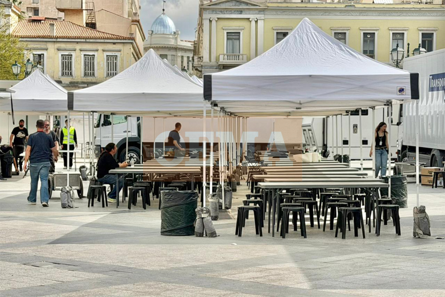 Στήνεται χολιγουντιανό στούντιο στην πλατεία Κοτζιά για τον Μπραντ Πιτ: Πού θα γίνουν τα γυρίσματα, δείτε βίντεο