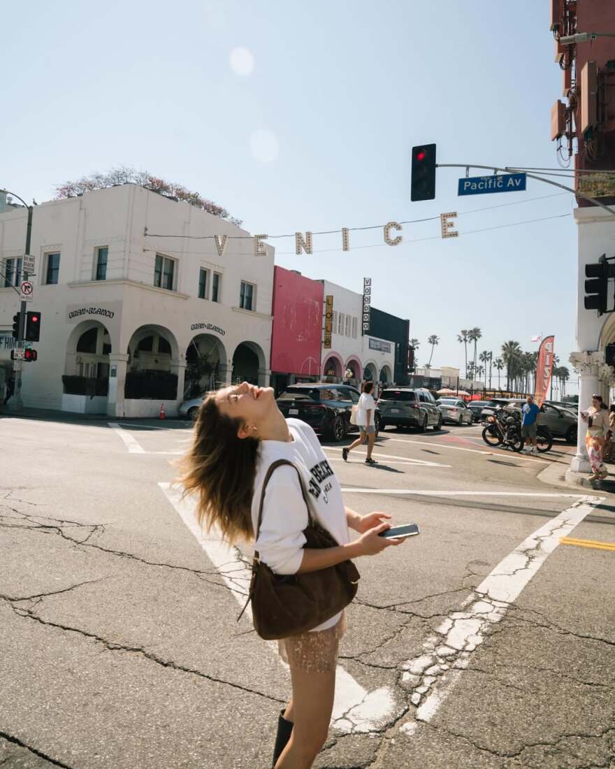 Ταξίδι στο Λος Άντζελες για την Κλέλια Ανδριολάτου και τη Βάσια Κωσταρά