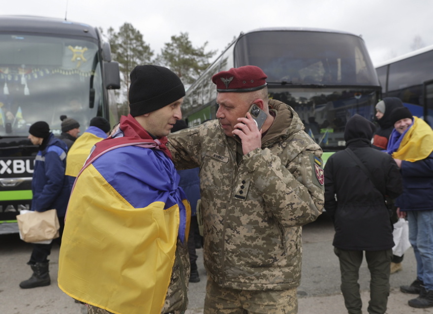 Κίεβο και Μόσχα αντάλλαξαν 300 αιχμαλώτους πολέμου, δείτε φωτογραφίες
