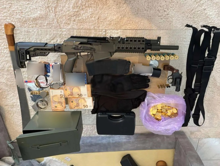 Μεγάλη απάτη με «χρυσές» λίρες στη Λάρισα: Συμμορία άρπαξε πάνω από 1 εκατ. ευρώ, πώς εξαπατούσαν ανυποψίαστους πολίτες 
