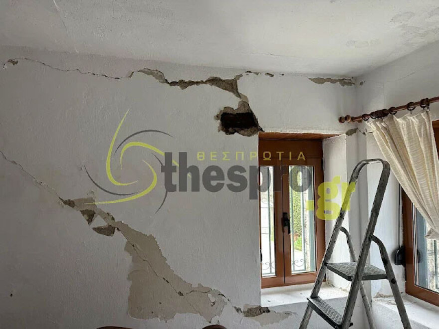 Ταρακουνήθηκαν τα Ιωάννινα από τα 5,3 Ρίχτερ, νέο βίντεο από τη στιγμή της δόνησης σε επιχείρηση - Ζημιές σε σπίτια στο Πολύδροσο Θεσπρωτίας