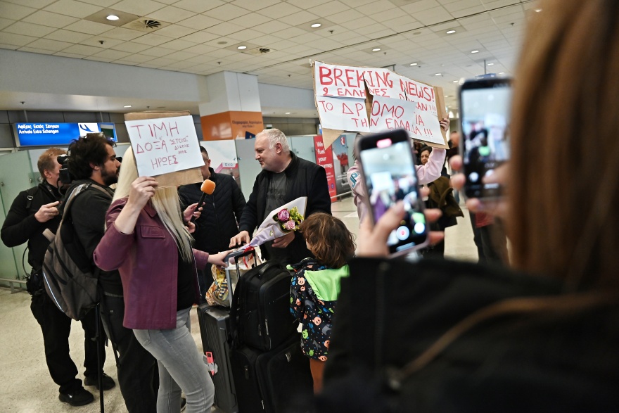 Προσγειώθηκε στο «Ελ. Βενιζέλος» η πτήση με τους 400 Έλληνες από το Ντουμπάι, βίντεο και φωτογραφίες