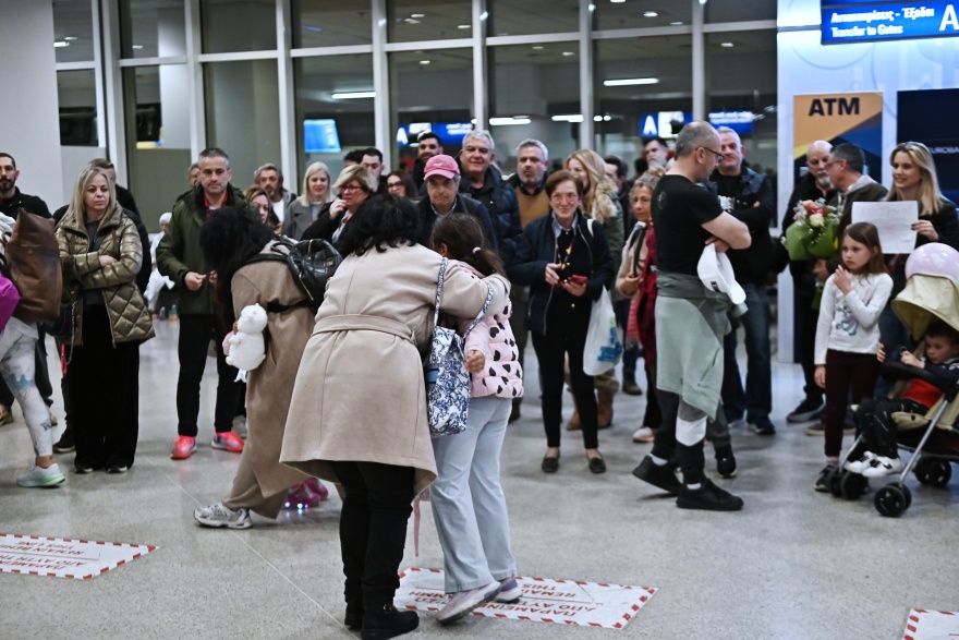 Προσγειώθηκε στο «Ελ. Βενιζέλος» η πτήση με τους 400 Έλληνες από το Ντουμπάι, βίντεο και φωτογραφίες