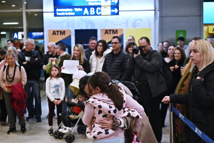 Προσγειώθηκε στο «Ελ. Βενιζέλος» η πτήση με τους 400 Έλληνες από το Ντουμπάι, βίντεο και φωτογραφίες