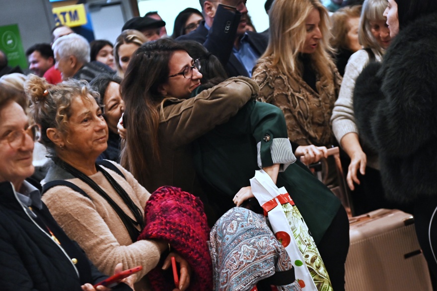 Προσγειώθηκε στο «Ελ. Βενιζέλος» η πτήση με τους 400 Έλληνες από το Ντουμπάι, βίντεο και φωτογραφίες