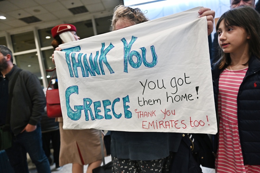Προσγειώθηκε στο «Ελ. Βενιζέλος» η πτήση με τους 400 Έλληνες από το Ντουμπάι, βίντεο και φωτογραφίες