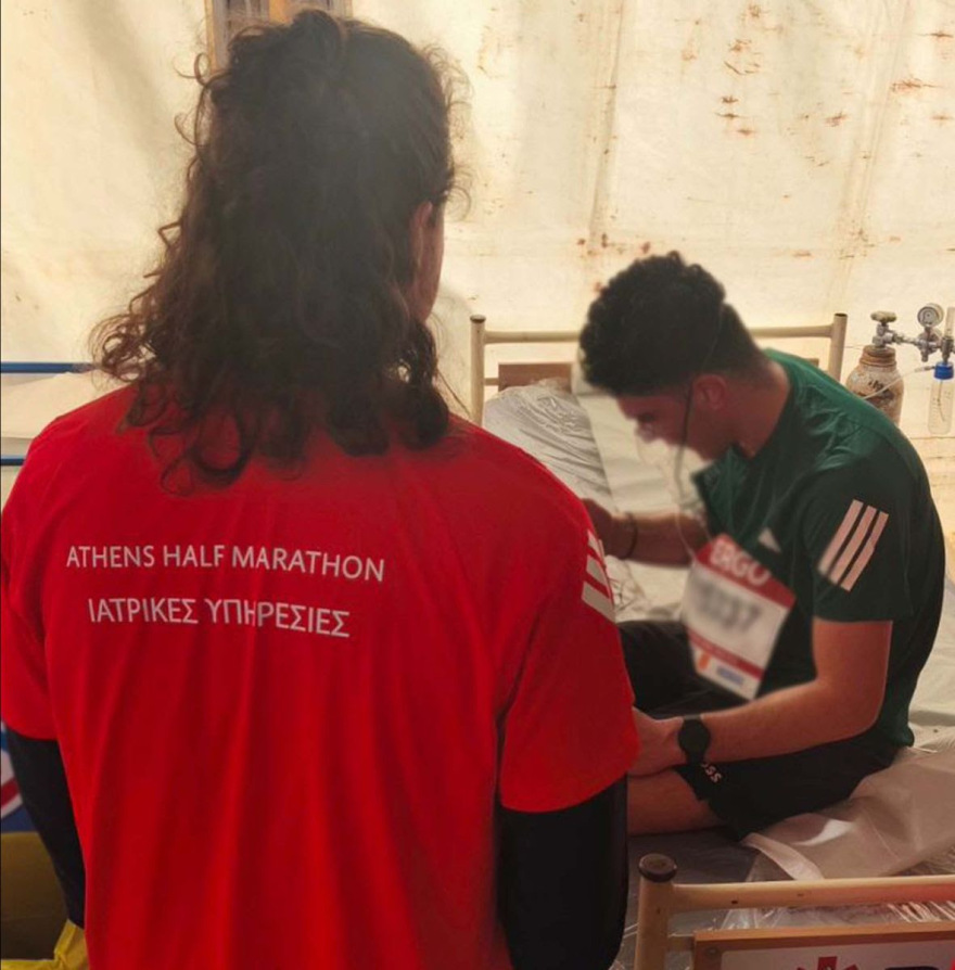 Με ισχυρή παρουσία του ΕΚΑΒ ο 14ος Ημιμαραθώνιος της Αθήνας: 72 περιστατικά αντιμετωπίστηκαν, 7 διακομιδές σε νοσοκομεία