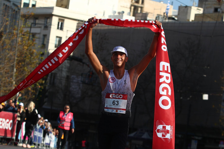 Ημιμαραθώνιος Αθήνας: Έγραψε ιστορία με τρίτη σερί νίκη η Μαρινάκου, νικητής με ρεκόρ αγώνα ο Μπιτάδος