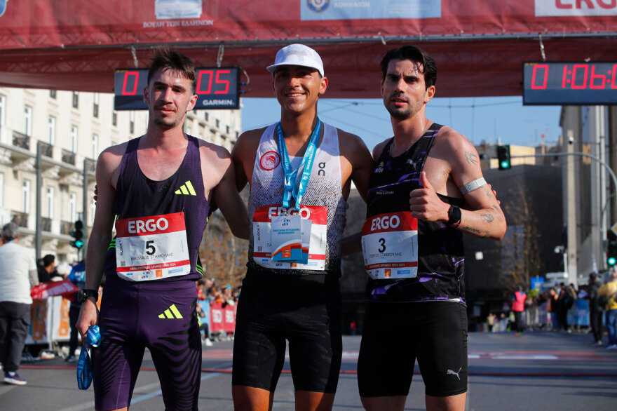 Ημιμαραθώνιος Αθήνας: Έγραψε ιστορία με τρίτη σερί νίκη η Μαρινάκου, νικητής με ρεκόρ αγώνα ο Μπιτάδος