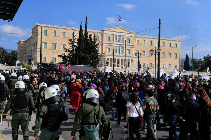Άνοιξε το κέντρο της Αθήνας μετά τον Ημιμαραθώνιο, κλειστή η Βασ. Αμαλίας λόγω εκδηλώσεων για την Παγκόσμια Ημέρα της Γυναίκας