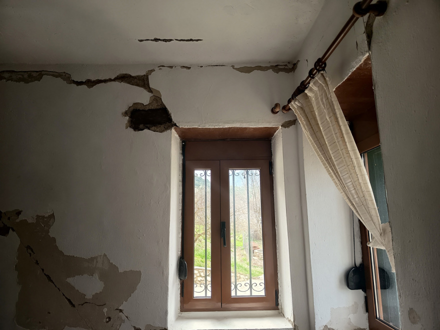 Ταρακουνήθηκαν τα Ιωάννινα από τα 5,3 Ρίχτερ, νέο βίντεο από τη στιγμή της δόνησης σε επιχείρηση - Ζημιές σε σπίτια στο Πολύδροσο Θεσπρωτίας