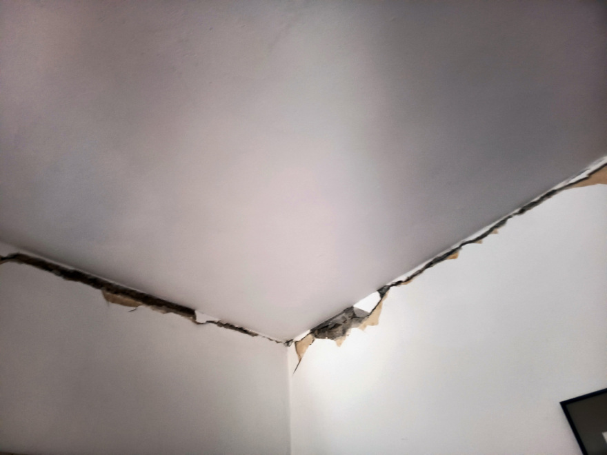 Ταρακουνήθηκαν τα Ιωάννινα από τα 5,3 Ρίχτερ, νέο βίντεο από τη στιγμή της δόνησης σε επιχείρηση - Ζημιές σε σπίτια στο Πολύδροσο Θεσπρωτίας