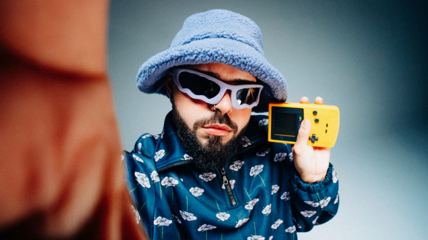 Η τηλεόραση... αντεπιτίθεται: Eurovision, Μουντιάλ, Ρουβάς, Μπέζος, Ντενίση και Μακρυπούλια έρχονται στη μικρή μας οθόνη