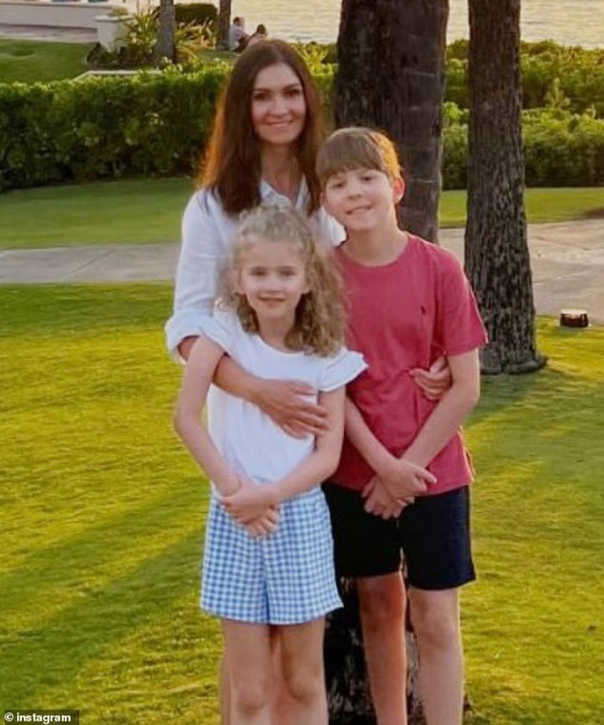 Μητέρα σκότωσε τα δύο παιδιά της και αυτοκτόνησε ενώ ο σύζυγός της έλειπε σε επαγγελματικό ταξίδι στη νότια Αμερική