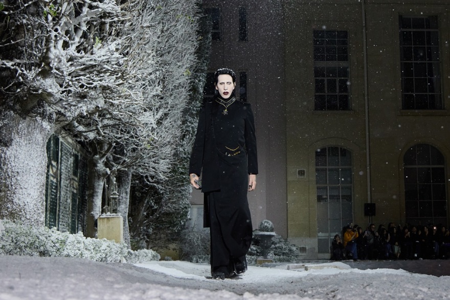 &Omicron; &Mu;έ&rho;&iota;&lambda;&iota;&nu; &Mu;ά&nu;&sigma;&omicron;&nu; &pi;&epsilon;&rho;&pi;ά&tau;&eta;&sigma;&epsilon; &sigma;&tau;&eta;&nu; &pi;&alpha;&sigma;&alpha;&rho;έ&lambda;&alpha; &tau;&eta;&sigmaf; &Epsilon;&beta;&delta;&omicron;&mu;ά&delta;&alpha;&sigmaf; &Mu;ό&delta;&alpha;&sigmaf; &tau;&omicron;&upsilon; &Pi;&alpha;&rho;&iota;&sigma;&iota;&omicron;ύ &epsilon;&nu;ώ &epsilon;&xi;&epsilon;&tau;ά&zeta;&epsilon;&tau;&alpha;&iota; &xi;&alpha;&nu;ά &alpha;&gamma;&omega;&gamma;ή &gamma;&iota;&alpha; &sigma;&epsilon;&xi;&omicron;&upsilon;&alpha;&lambda;&iota;&kappa;ή &epsilon;&pi;ί&theta;&epsilon;&sigma;&eta; &epsilon;&nu;&alpha;&nu;&tau;ί&omicron;&nu; &tau;&omicron;&upsilon;
