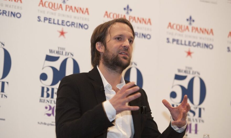 Χτυπήματα στους υπαλλήλους, ταπείνωση και απειλές για απέλαση: Οι καταγγελίες για τον σεφ του εμβληματικού εστιατορίου Noma της Κοπεγχάγης