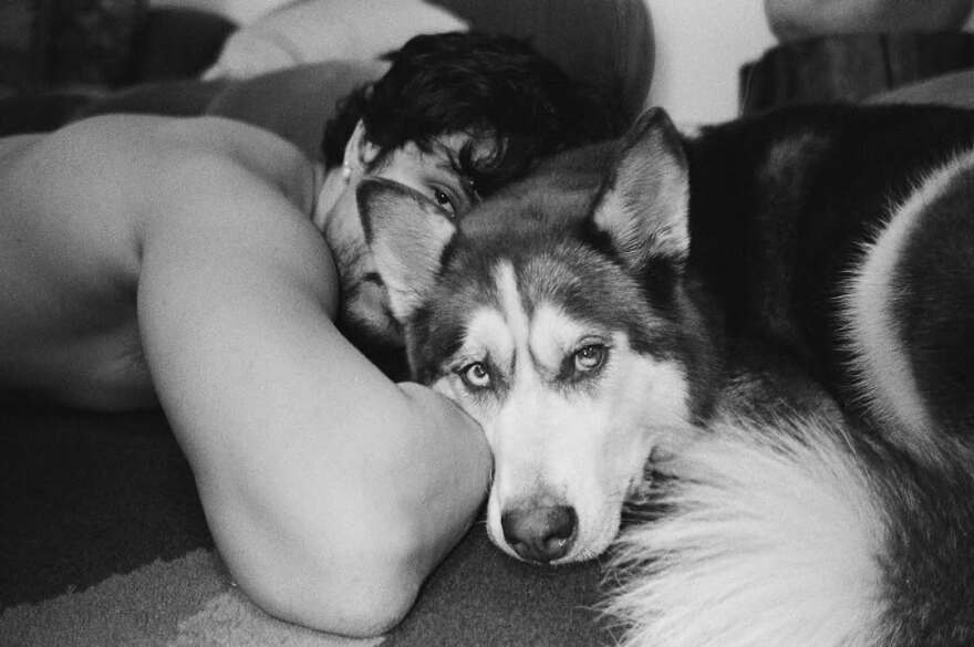 Ο Τσαρλς Μέλτον του «Riverdale» έγινε πατέρας για πρώτη φορά