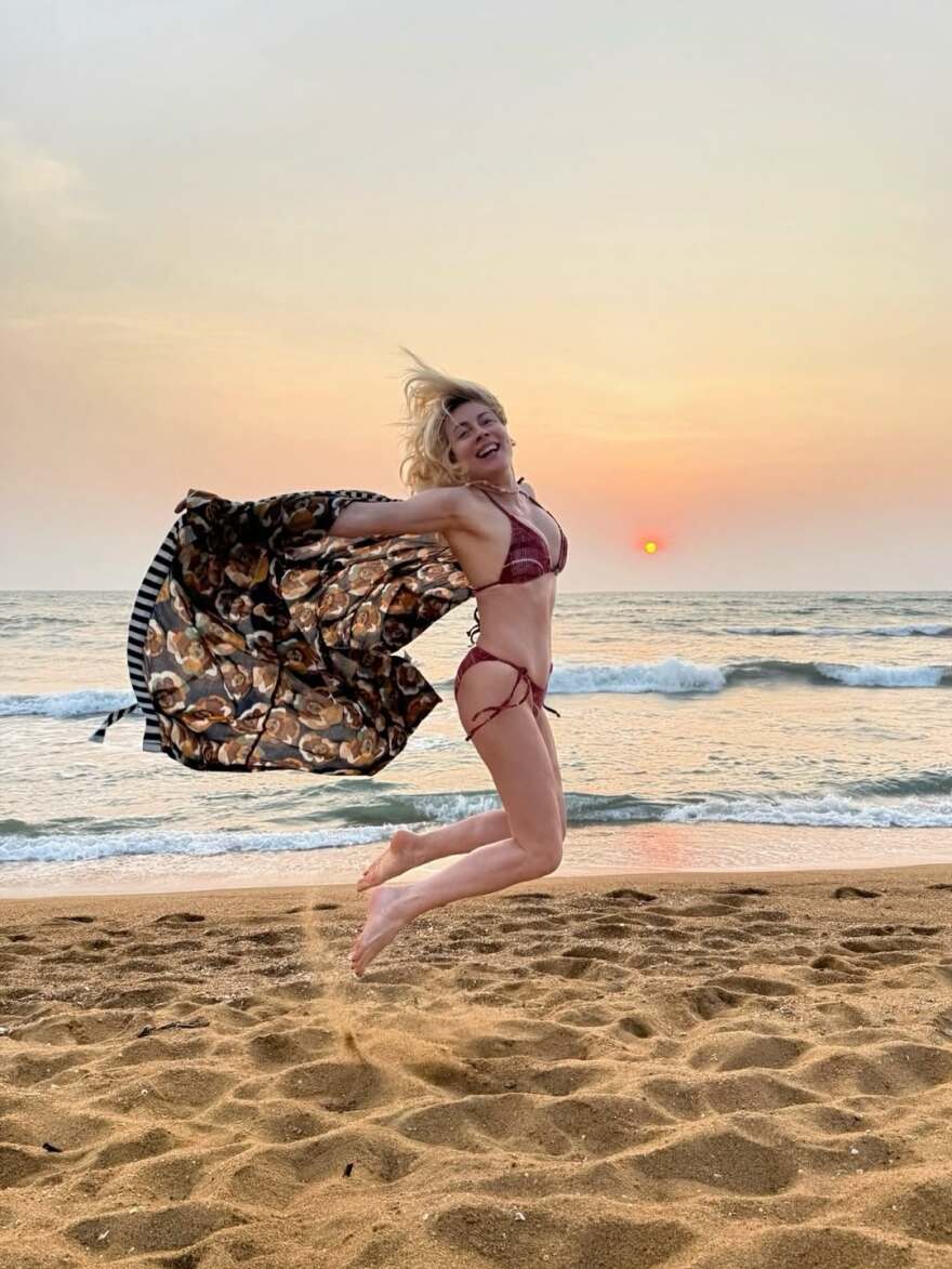 Σμαράγδα Καρύδη: Οι φωτογραφίες με μπικίνι και τα βίντεο από τον Ινδικό Ωκεανό για την γιορτή του Αγίου Σμάραγδου