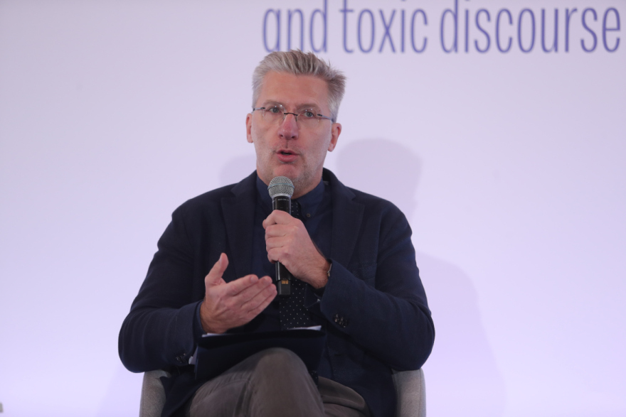 Συνέδριο Athens Alitheia Forum για τα fake news - Μαρινάκης: Η αντιμετώπιση της παραπληροφόρησης δεν είναι υπόθεση μιας κυβέρνησης, αλλά συλλογική ευθύνη

