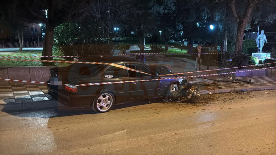 Τραγωδία στη Θεσσαλονίκη: 27χρονος οδηγός έχασε τον έλεγχο του ΙΧ, «σκαρφάλωσε» σε πεζοδρόμιο και σκότωσε 25χρονο