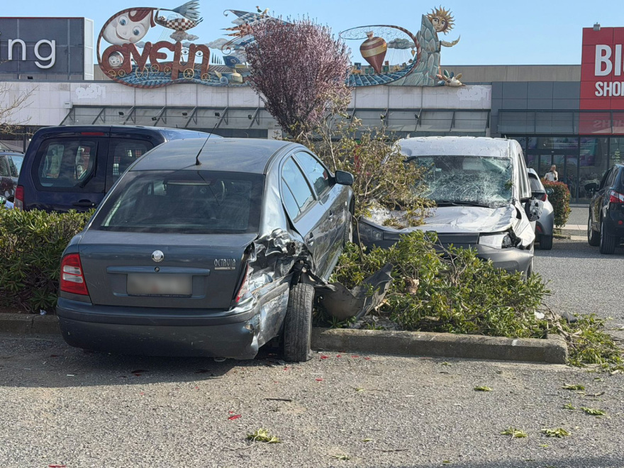 Οδηγός πήρε παραμάζωμα 9 αυτοκίνητα σε πάρκινγκ εμπορικού στη Θεσσαλονίκη, δύο ελαφρά τραυματίες