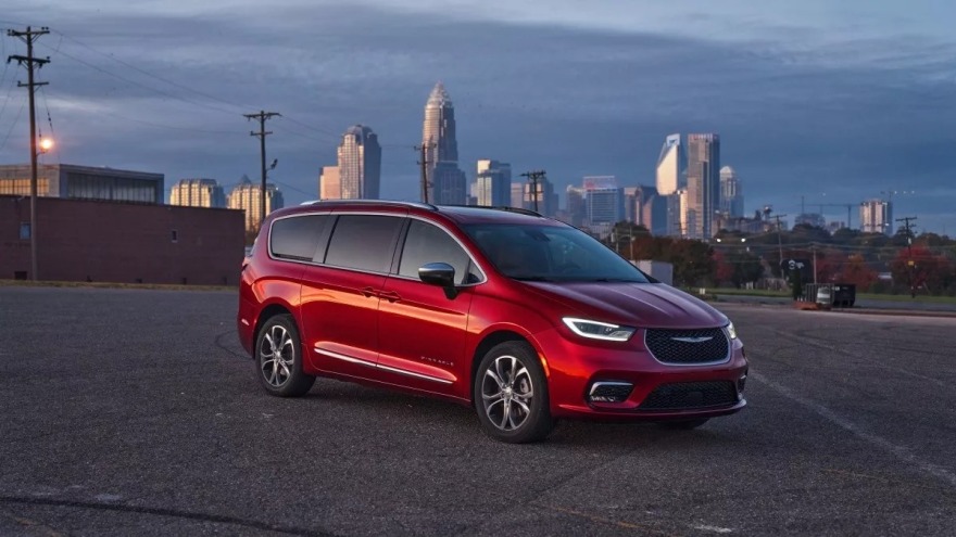 Η Stellantis προσλαμβάνει (πολλούς) μηχανικούς και έχει λόγο