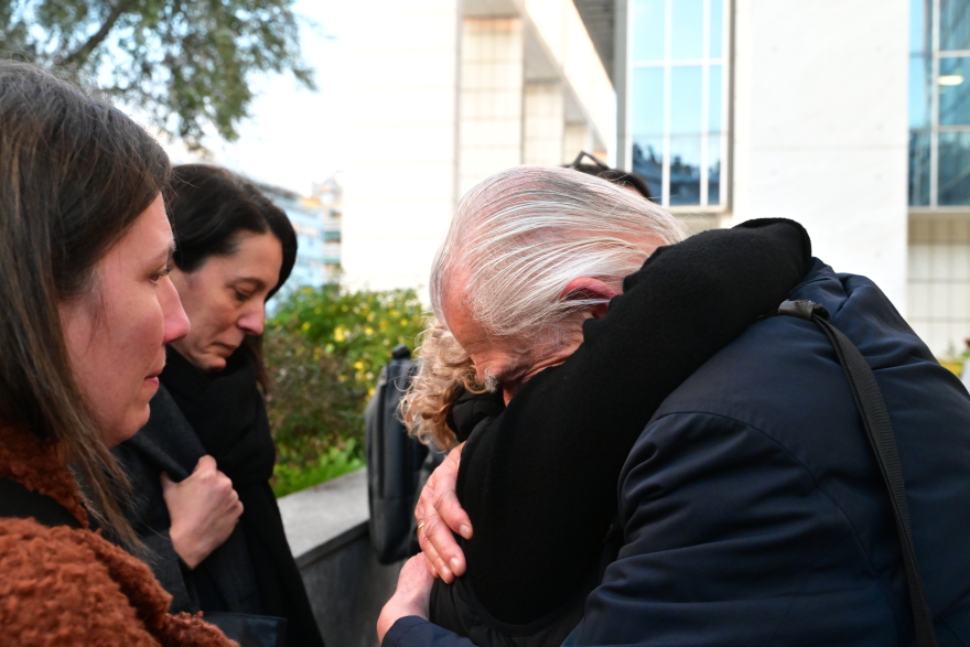 Δάκρυσε η Μάγδα Φύσσα μετά τη νέα καταδίκη της Χρυσής Αυγής: Παίρνω τον Παύλο μου και φεύγω, νικήσαμε, είπε μετά την ανακοίνωση των ποινών 