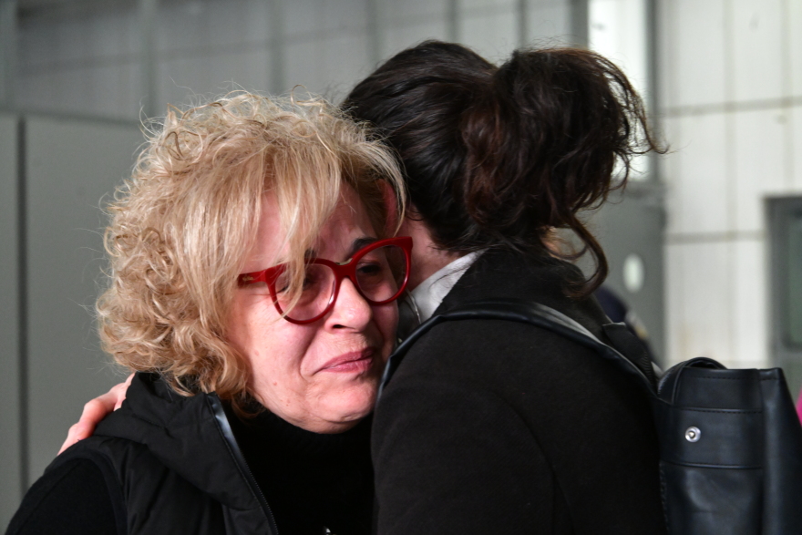 Δάκρυσε η Μάγδα Φύσσα μετά τη νέα καταδίκη της Χρυσής Αυγής: Παίρνω τον Παύλο μου και φεύγω, νικήσαμε, είπε μετά την ανακοίνωση των ποινών 