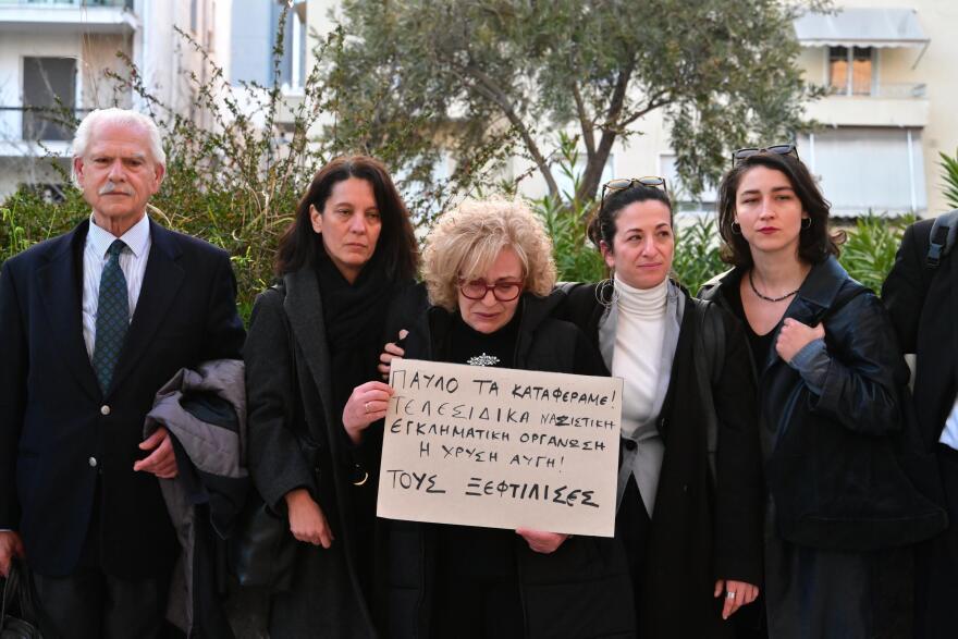 Δάκρυσε η Μάγδα Φύσσα μετά τη νέα καταδίκη της Χρυσής Αυγής: Παίρνω τον Παύλο μου και φεύγω, νικήσαμε, είπε μετά την ανακοίνωση των ποινών 