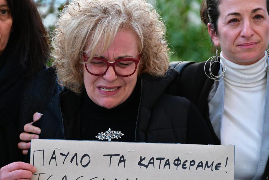 Δάκρυσε η Μάγδα Φύσσα μετά τη νέα καταδίκη της Χρυσής Αυγής: Παίρνω τον Παύλο μου και φεύγω, νικήσαμε, είπε μετά την ανακοίνωση των ποινών 