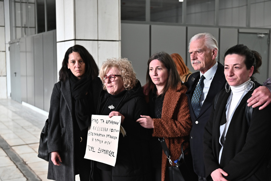 Παίρνω τον Παύλο μου και φεύγω, νικήσαμε, είπε η Μάγδα Φύσσα μετά την ανακοίνωση των ποινών για τη Χρυσή Αυγή