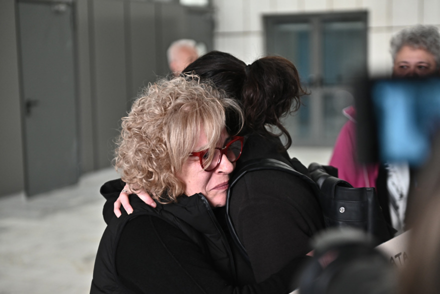 Παίρνω τον Παύλο μου και φεύγω, νικήσαμε, είπε η Μάγδα Φύσσα μετά την ανακοίνωση των ποινών για τη Χρυσή Αυγή