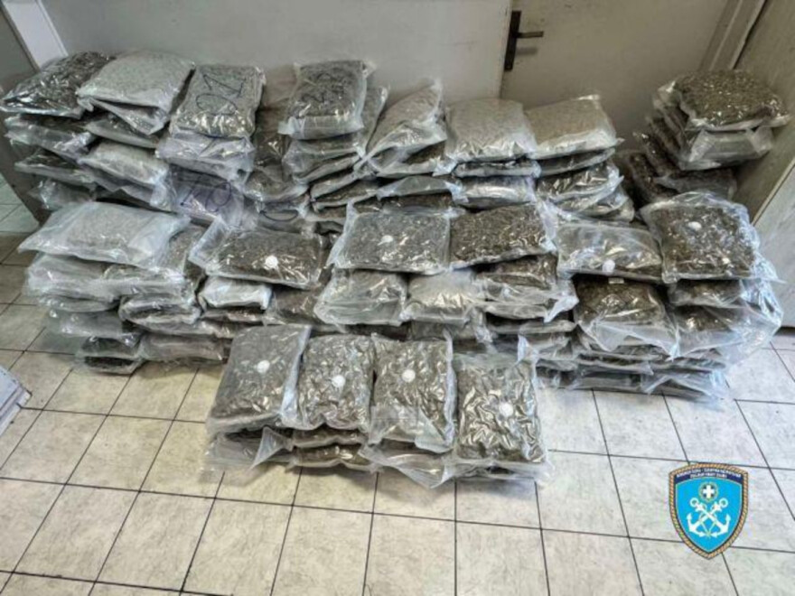 Το Λιμενικό κατέσχεσε 219 κιλά κάνναβης skunk αξίας άνω των 750.000 ευρώ - 3 συλλήψεις