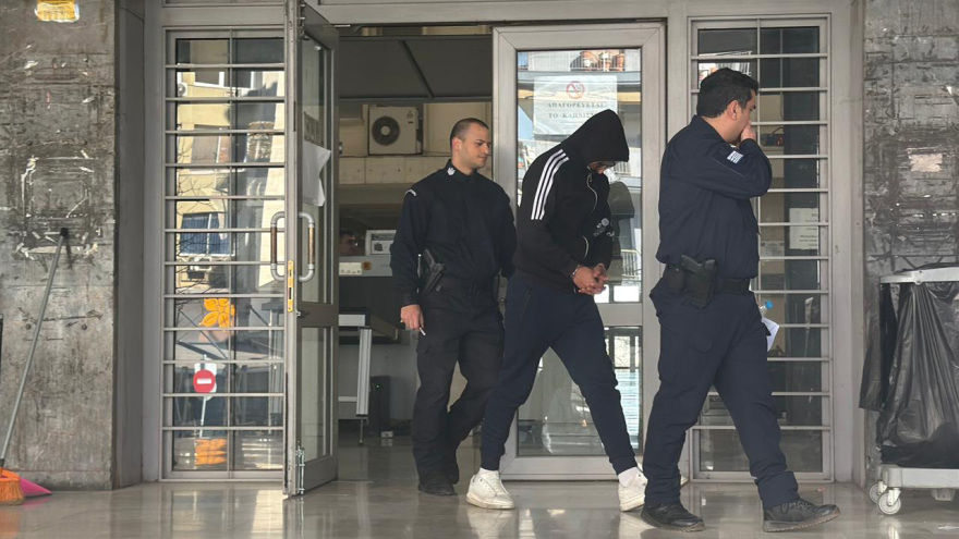 Προφυλακίστηκε ο 27χρονος οδηγός που παρέσυρε και σκότωσε τον 25χρονο στη Θεσσαλονίκη, «μακάρι να ήμουν εγώ στη θέση του», είπε