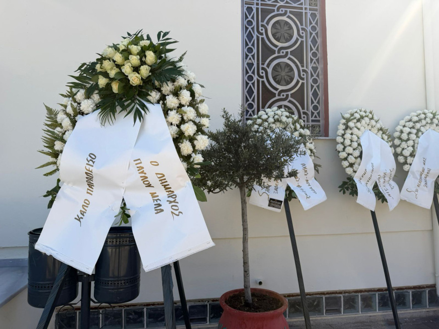 Οδύνη στην κηδεία του 25χρονου Παύλου που παρασύρθηκε από αυτοκίνητο στη Θεσσαλονίκη: «Σκότωσε το καλύτερο παιδί, είναι δολοφόνος»