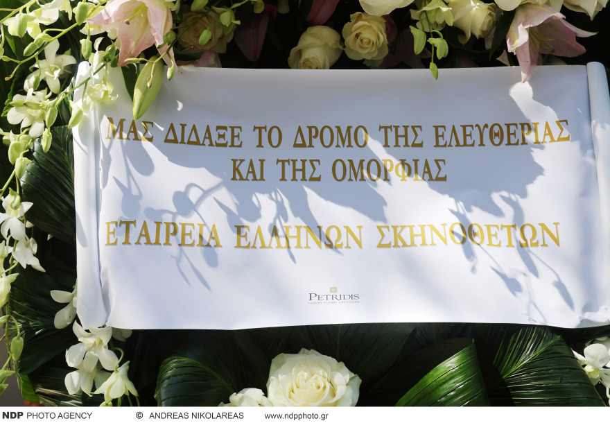 Συγκίνηση στην κηδεία του Γιώργου Πανουσόπουλου, καταρρακωμένη η Μπέτυ Λιβανού