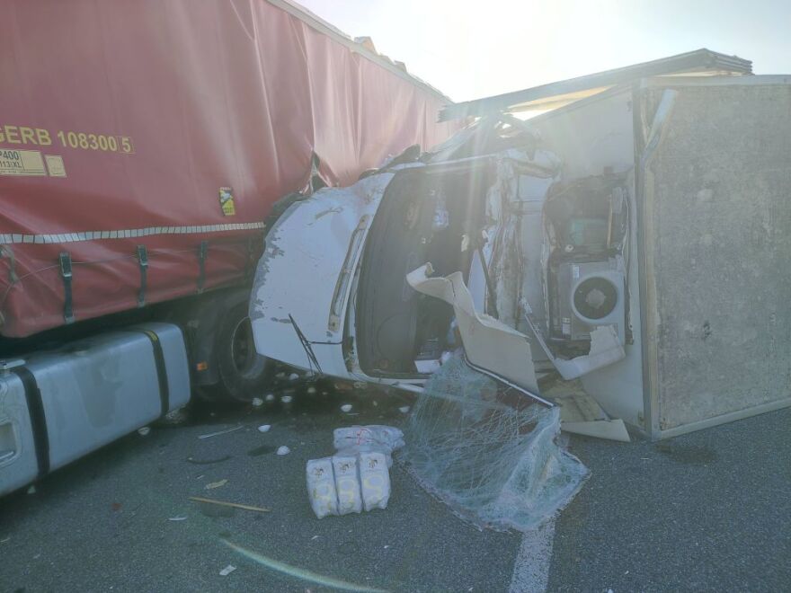 Σοβαρό τροχαίο στην Εγνατία Οδό: Νταλίκα συγκρούστηκε με όχημα οδικής βοήθειας, δείτε εικόνες