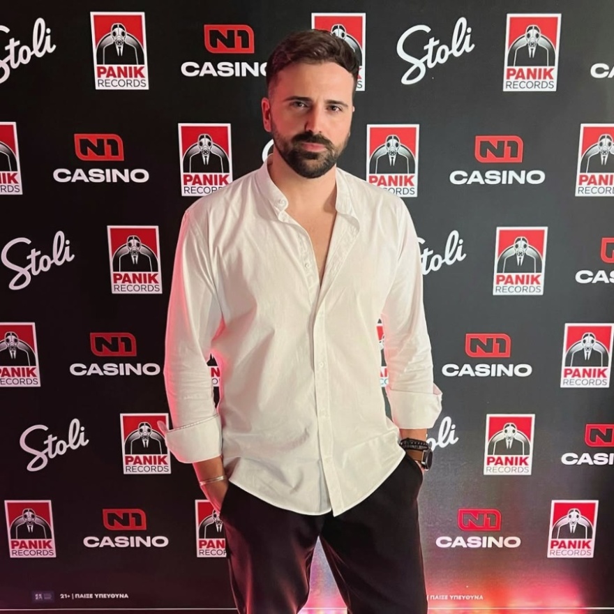 «Μπορώ να έχω λίγο τον λογαριασμό;»: Ποιος είναι ο άνθρωπος που βρίσκεται πίσω από το viral τραγούδι της Κατερίνας Λιόλιου 