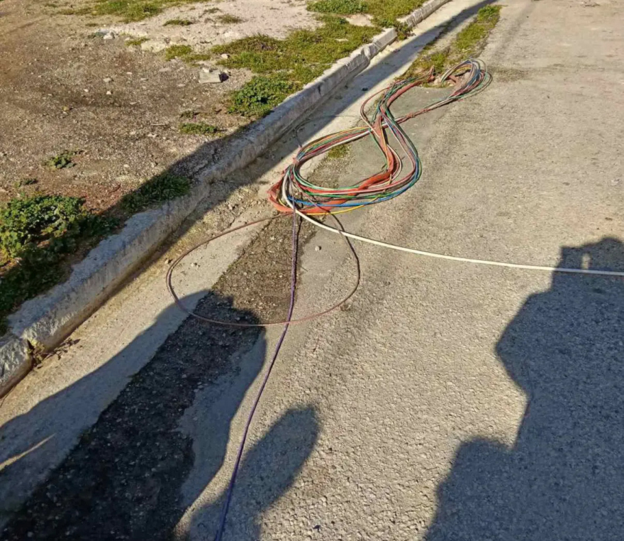 Μεγάλη αστυνομική επιχείρηση σε καταυλισμούς Ρομά σε Μενίδι και Ζεφύρι: Ξηλώθηκαν 1500 μέτρα καλωδίων, 4 συλλήψεις
