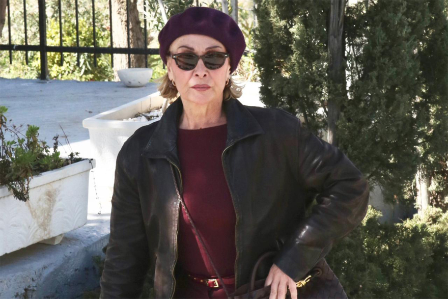 Συγγενείς και φίλοι αποχαιρετούν τον Γιώργο Μαρίνο στο κοιμητήριο Βούλας, δείτε φωτογραφίες και βίντεο