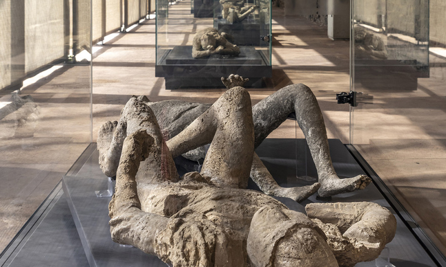 Η τελευταία στιγμή των κατοίκων της Πομπηίας: Για πρώτη φορά εκτίθενται στο κοινό εκμαγεία θυμάτων της έκρηξης του Βεζούβιου, βίντεο και φωτογραφίες