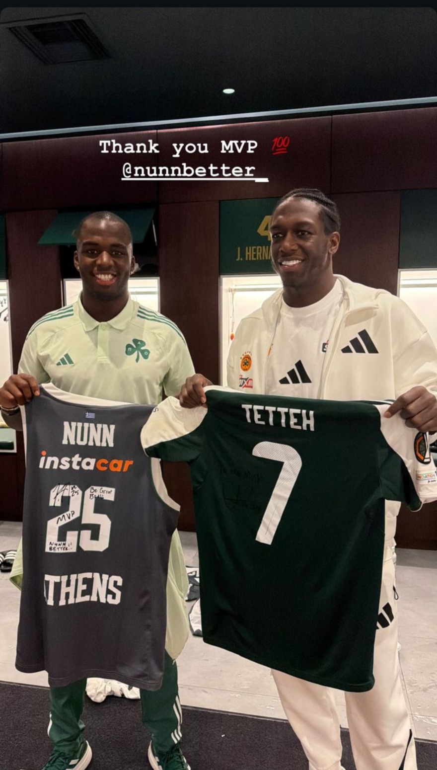 Παναθηναϊκός: Τεττέη και Ναν αντάλλαξαν φανέλες μετά τις «πράσινες» νίκες σε Europa League και Euroleague