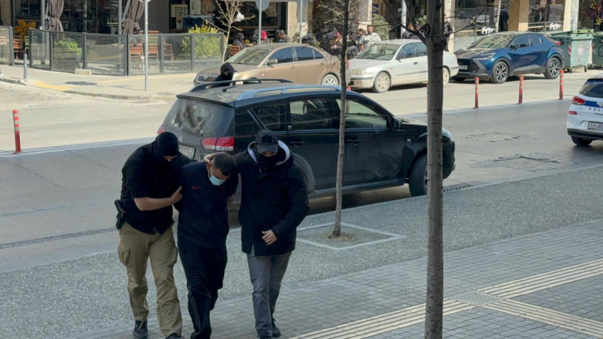 &Pi;ά&nu;&omega; &alpha;&pi;ό &delta;ύ&omicron; &lambda;ί&tau;&rho;&alpha; &alpha;ί&mu;&alpha; έ&chi;&alpha;&sigma;&epsilon; &omicron; 20&chi;&rho;&omicron;&nu;&omicron;&sigmaf; &sigma;&tau;&eta; &Theta;&epsilon;&sigma;&sigma;&alpha;&lambda;&omicron;&nu;ί&kappa;&eta;, &theta;&alpha;&nu;&alpha;&tau;&eta;&phi;ό&rho;&omicron; &tau;&omicron; &chi;&tau;ύ&pi;&eta;&mu;&alpha; &kappa;&omicron;&nu;&tau;ά &sigma;&tau;&eta;&nu; &kappa;&alpha;&rho;&delta;&iota;ά, &sigma;&tau;&alpha; &delta;&iota;&kappa;&alpha;&sigma;&tau;ή&rho;&iota;&alpha; &omicron; 23&chi;&rho;&omicron;&nu;&omicron;&sigmaf;