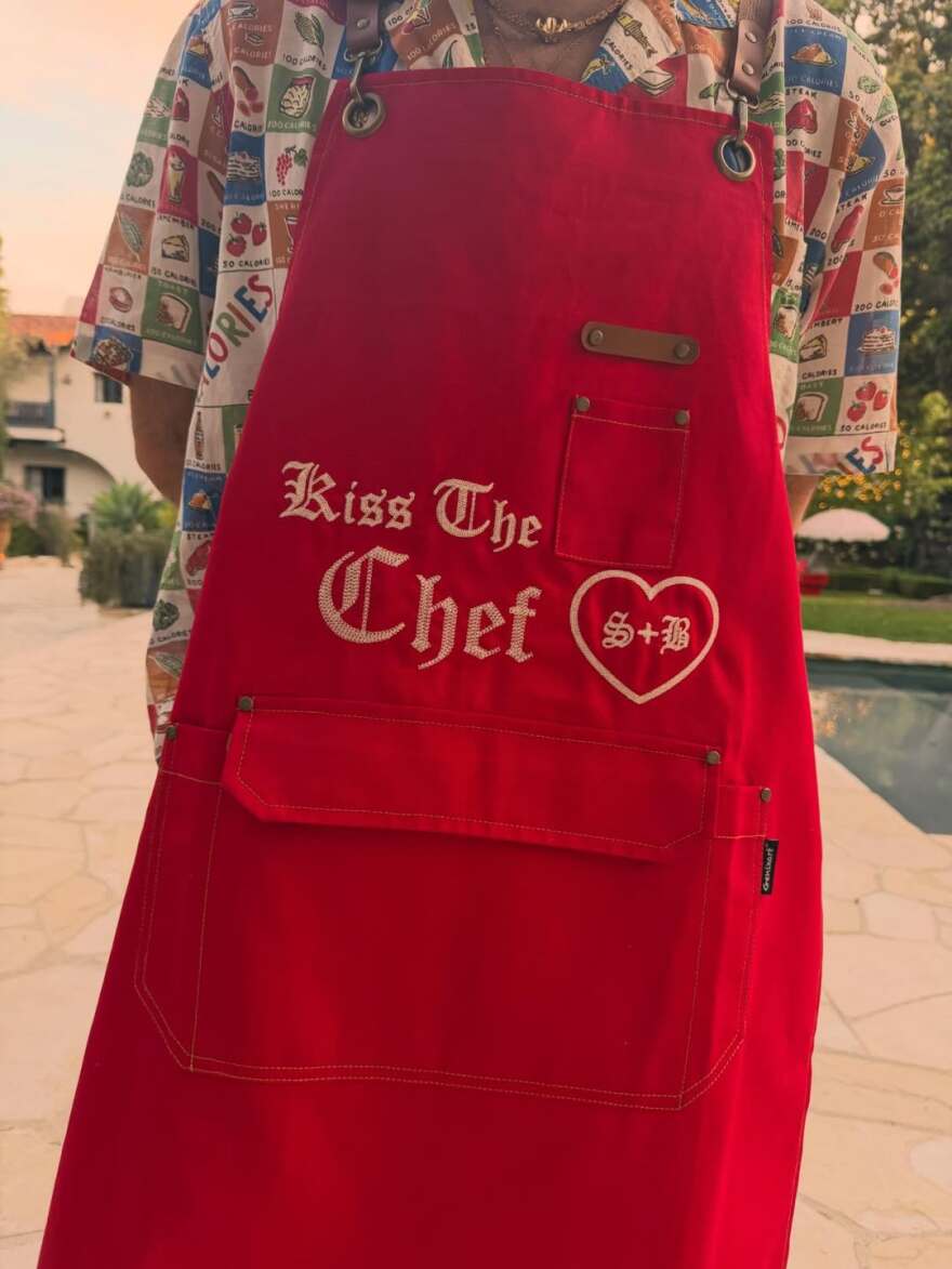 Οι αγκαλιές της Σελένα Γκόμεζ με τον Μπένι Μπλάνκο στην παραλία