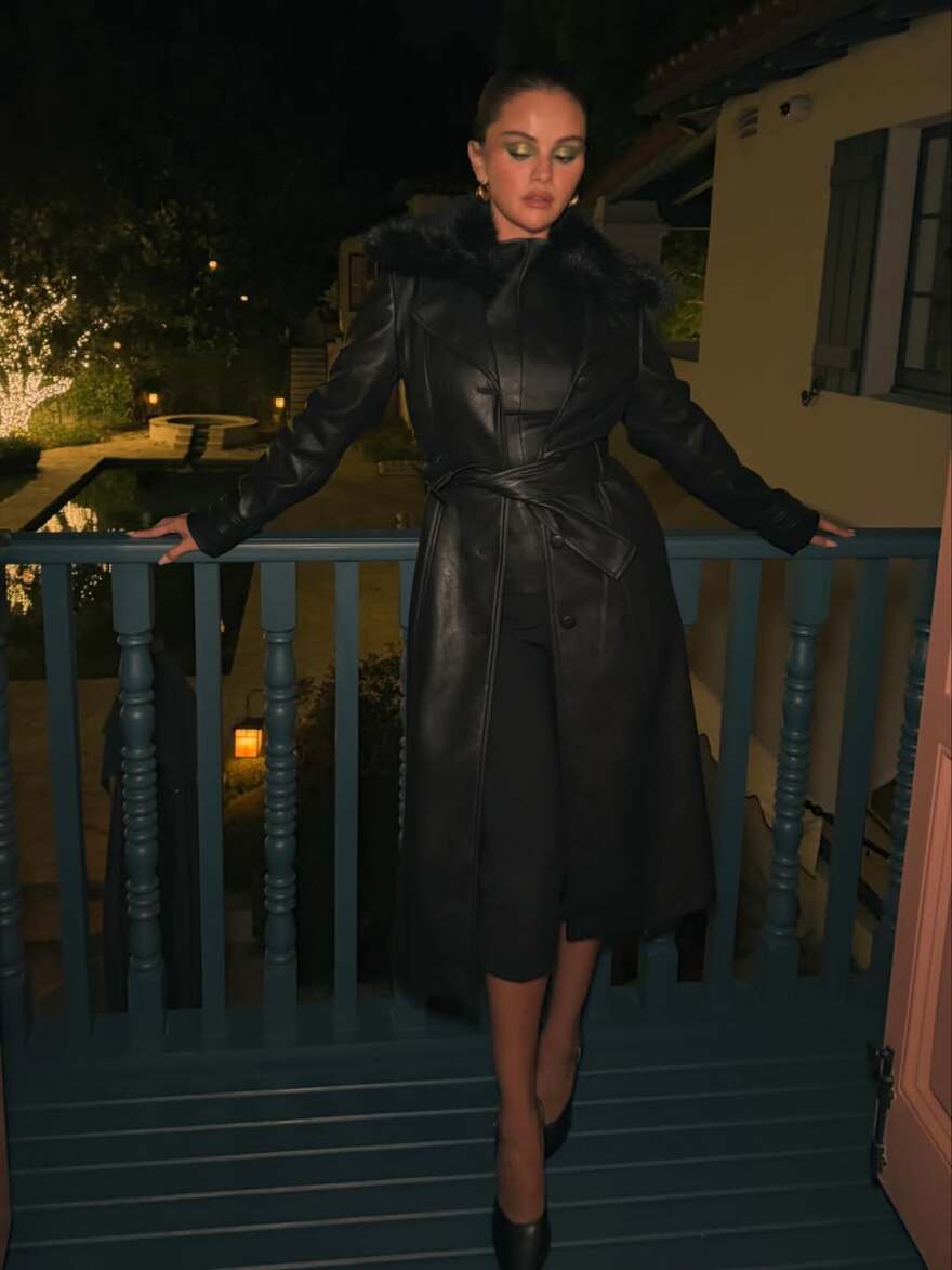 Οι αγκαλιές της Σελένα Γκόμεζ με τον Μπένι Μπλάνκο στην παραλία