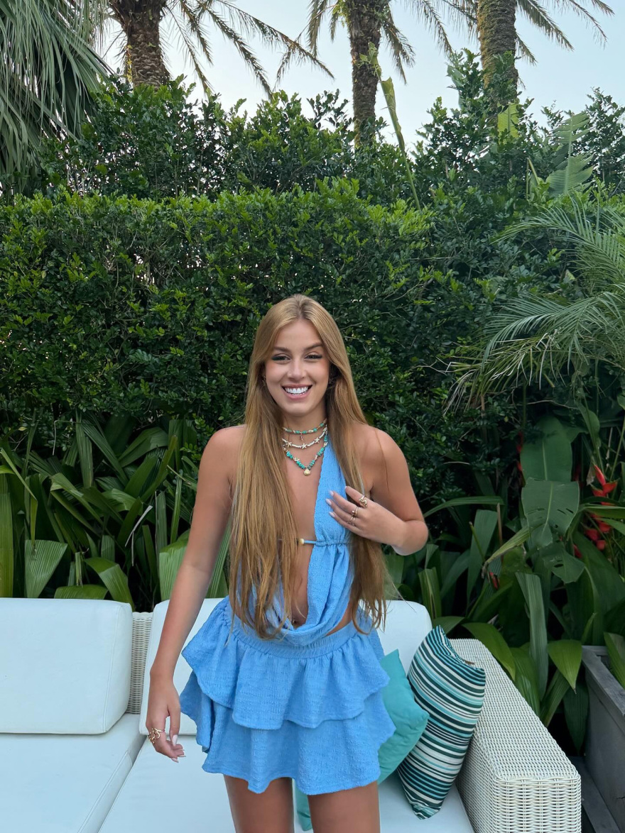 Ο Ντάγκλας Λουίζ ξεπερνά την Αλίσα Λέμαν με 19χρονο μοντέλο, κόρη του τεχνικού διευθυντή της Νότιγχαμ