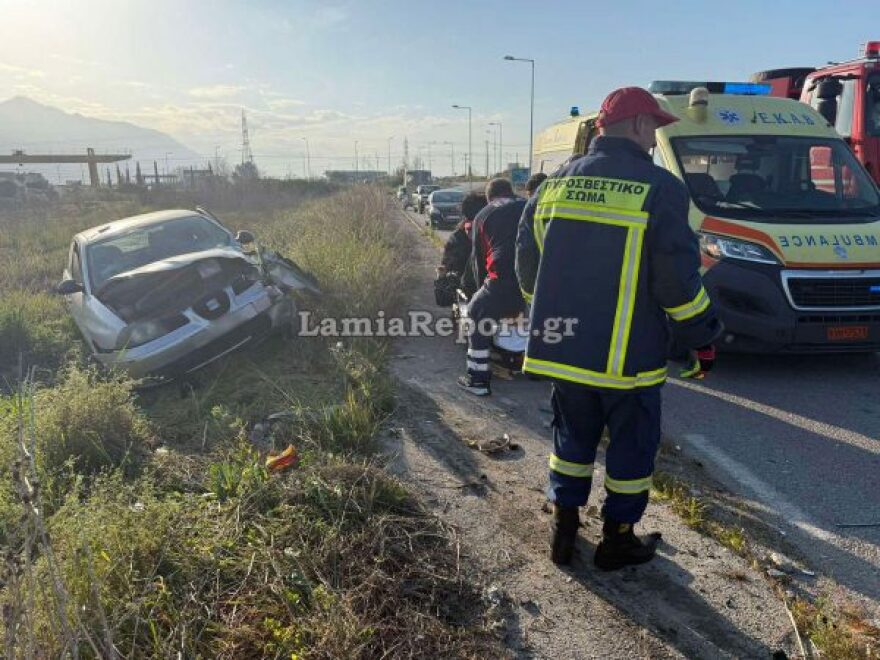 Τρεις τραυματίες μετά από τροχαίο στη Λαμία, δείτε βίντεο και φωτογραφίες