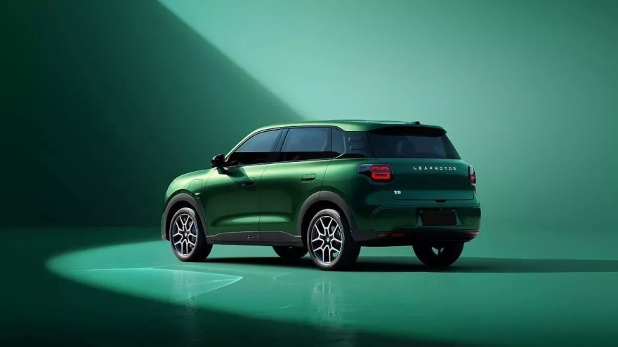 H Stellantis φλερτάρει με τους Κινέζους