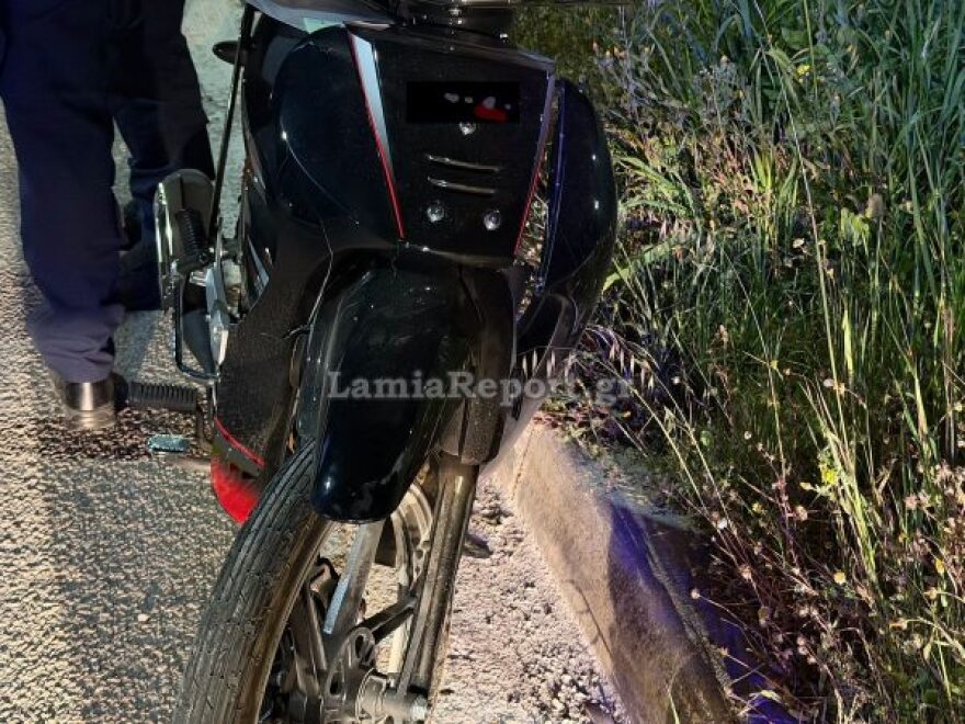 Σοβαρό τροχαίο σε διασταύρωση στη Λαμία - Διανομέας μεταφέρθηκε στο νοσοκομείο μετά από σύγκρουση με ΙΧ